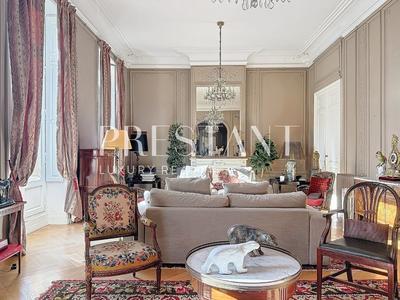 Appartement - 231 m² - 6 pièces