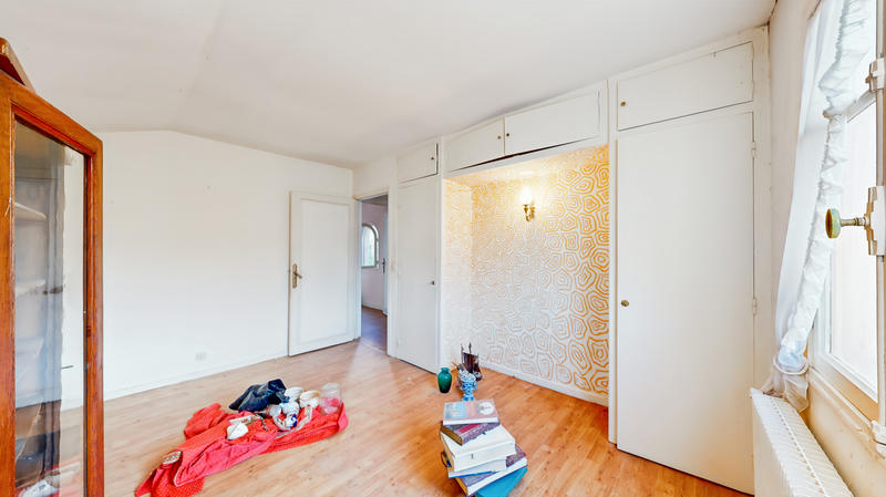 Maison - 225 m² - 9 pièces