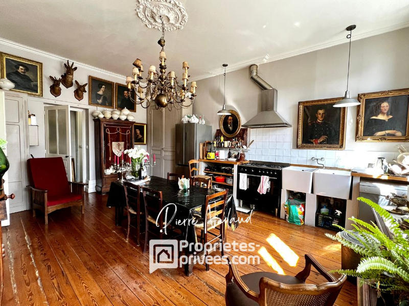 Appartement - 220 m² - 7 pièces