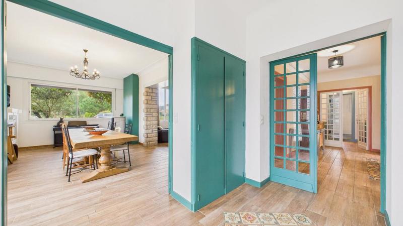 Maison - 256 m² - 9 pièces