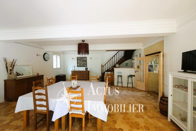 Maison - 255 m² - 8 pièces