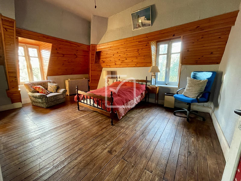 Maison - 525 m² - 16 pièces