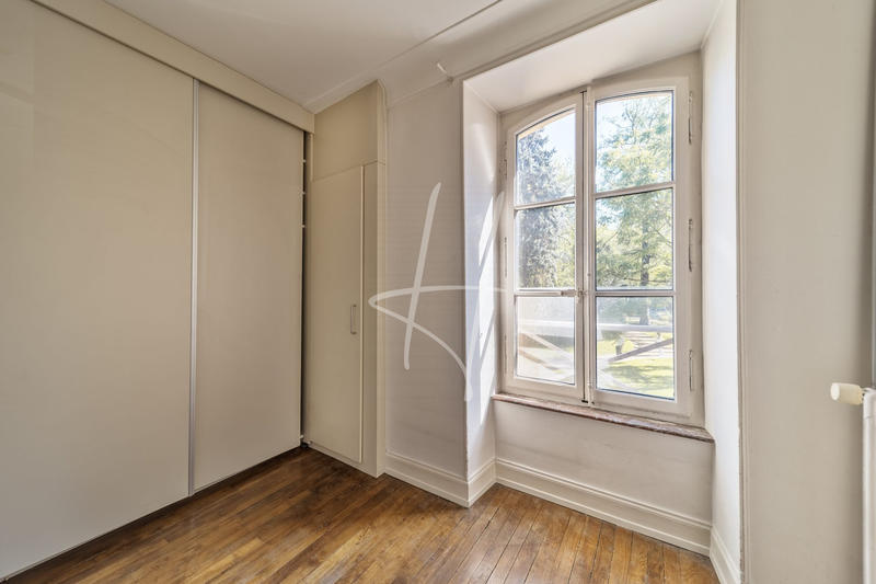 Appartement - 185 m² - 6 pièces