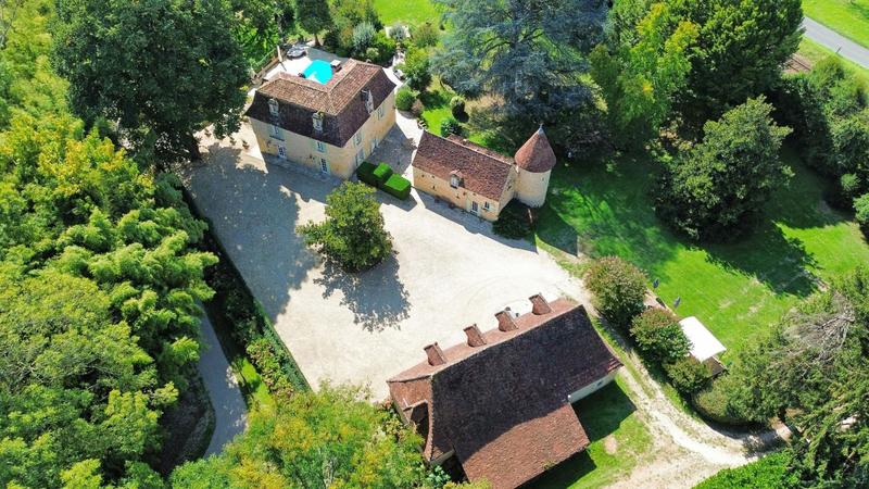 Maison - 319 m² - 9 pièces