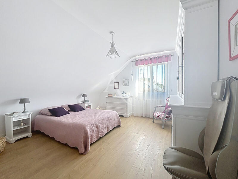 Maison - 150 m² - 7 pièces