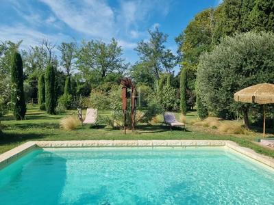 Propriété - 275 m² - 9 pièces