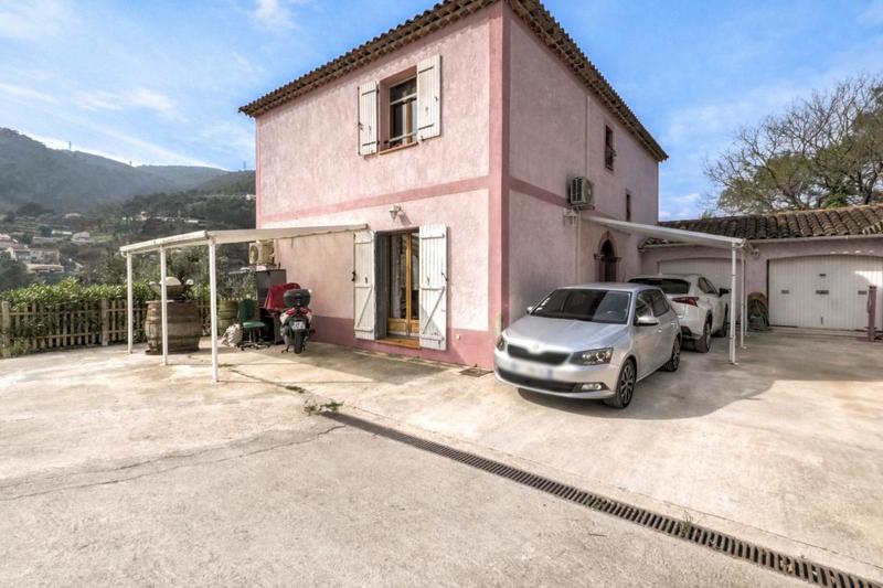 Propriété - 143 m² - 6 pièces