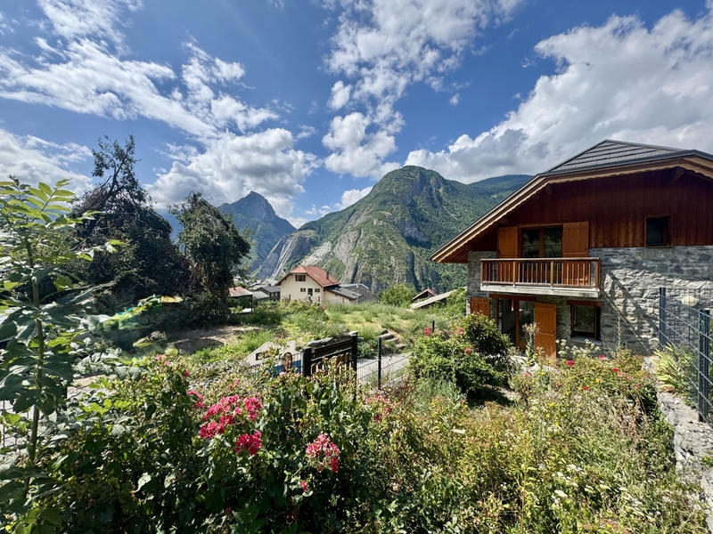 Maison - 98 m² - 5 pièces