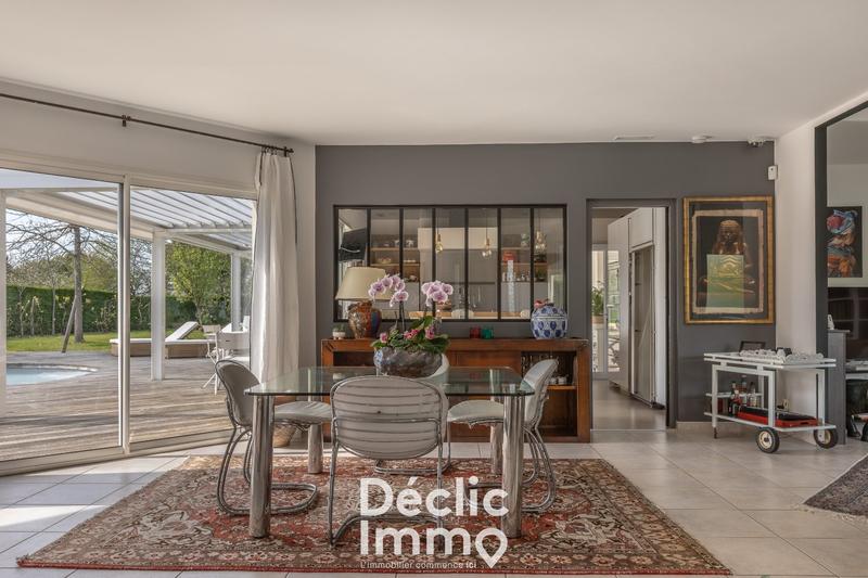 Maison - 235 m² - 7 pièces