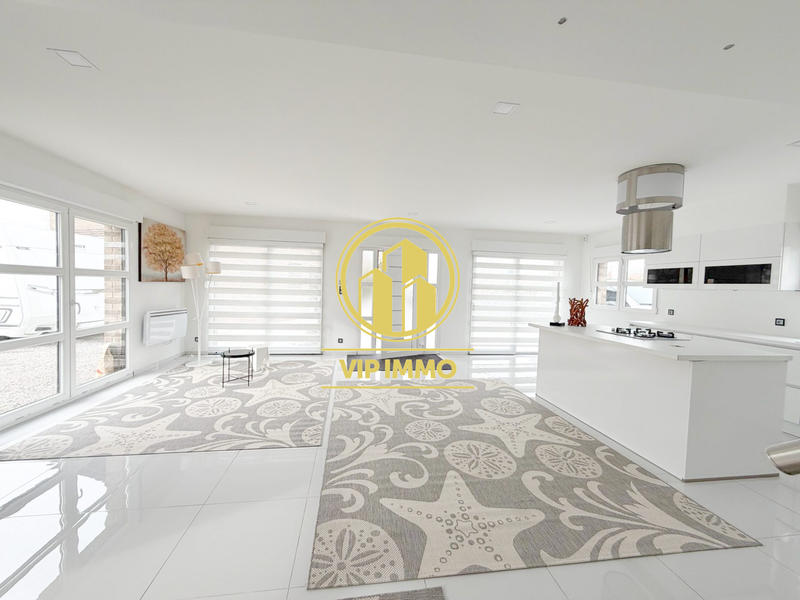 Maison - 220 m² - 10 pièces