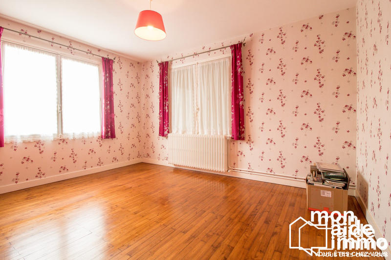 Maison - 220 m² - 5 pièces