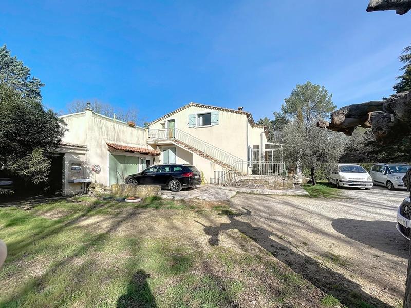 Maison - 200 m² - 7 pièces