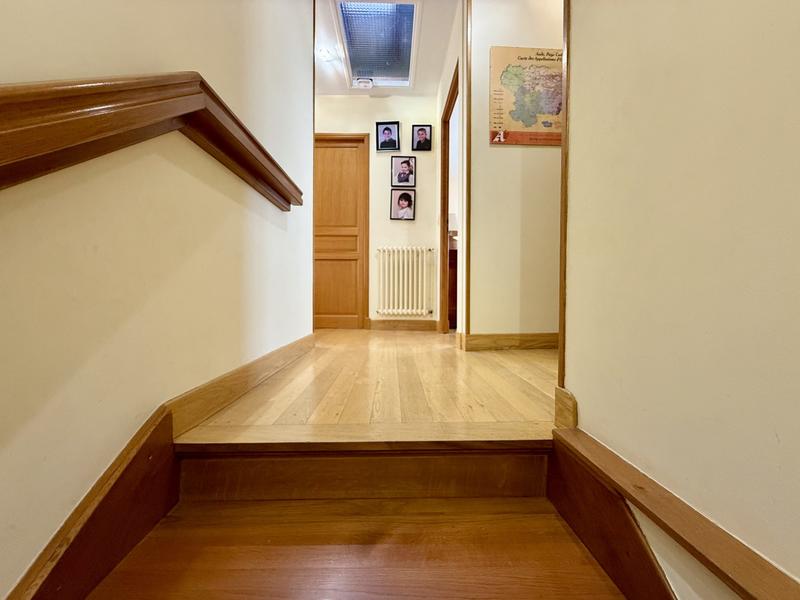 Maison - 245 m² - 8 pièces