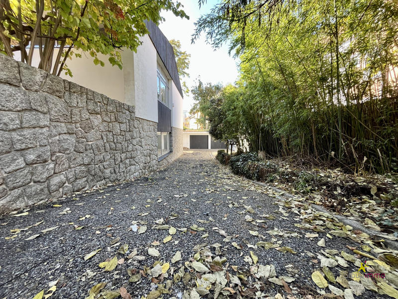 Maison - 231 m² - 8 pièces