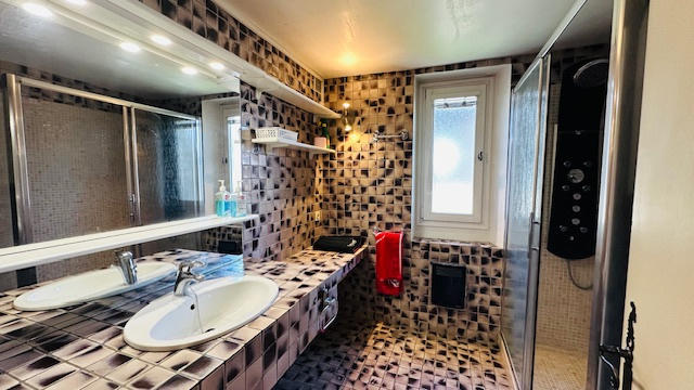 Maison - 180 m² - 9 pièces