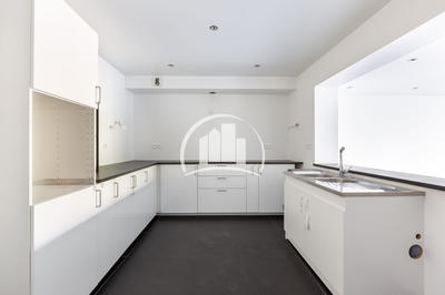 Maison - 250 m² - 6 pièces