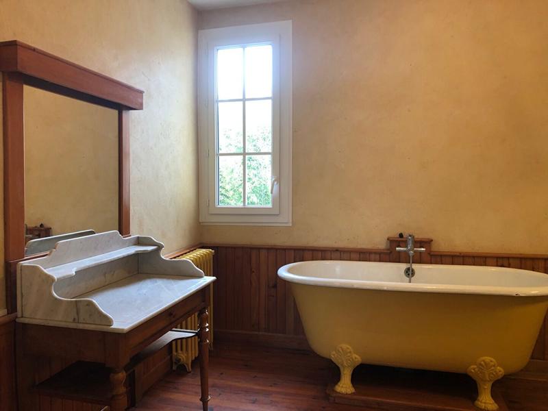 Maison - 240 m² - 6 pièces