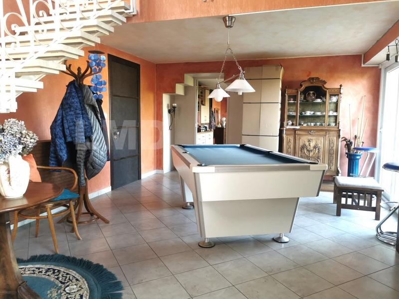 Maison traditionnelle - 182 m² - 7 pièces