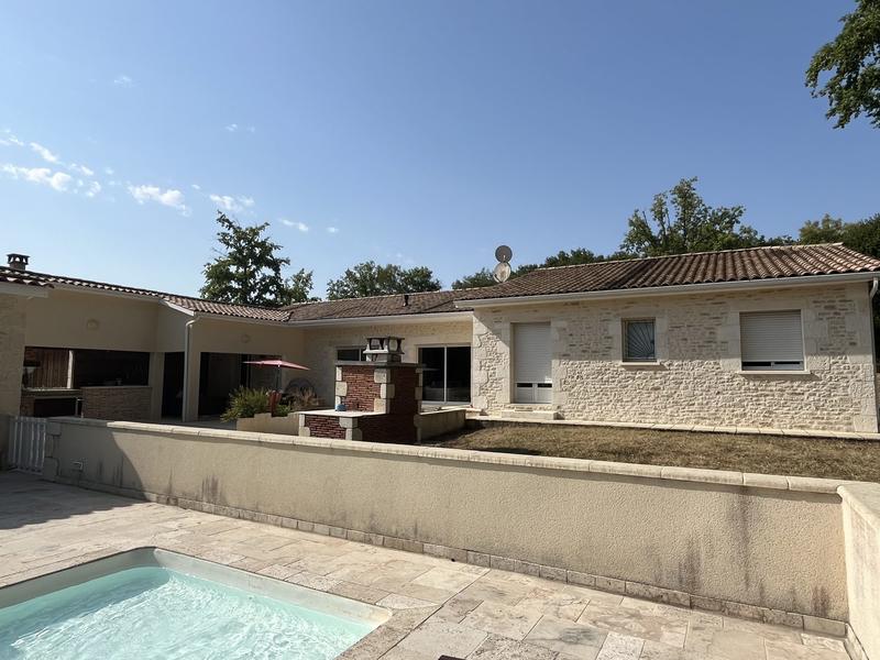 Maison traditionnelle - 210 m² - 8 pièces