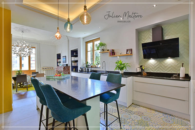 Maison bourgeoise - 211 m² - 8 pièces