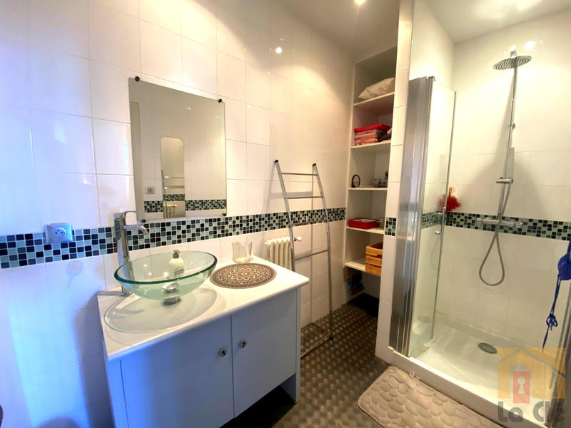 Maison - 300 m² - 11 pièces