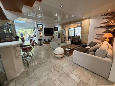 Maison - 310 m² - 10 pièces