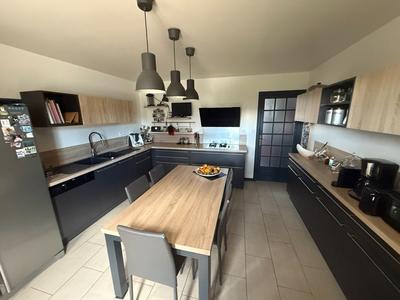 Maison - 260 m² - 8 pièces