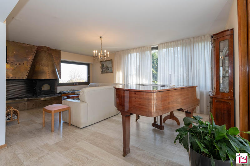 Maison - 222 m² - 6 pièces