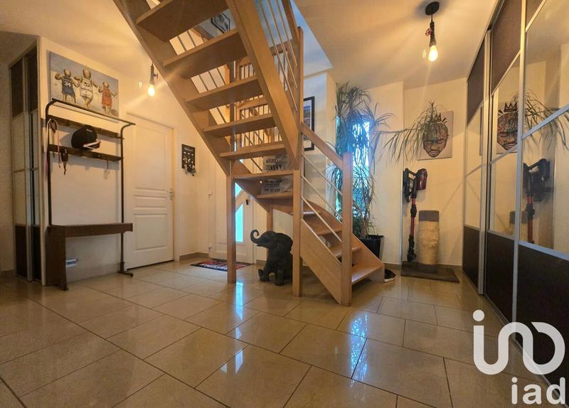 Maison - 210 m² - 6 pièces