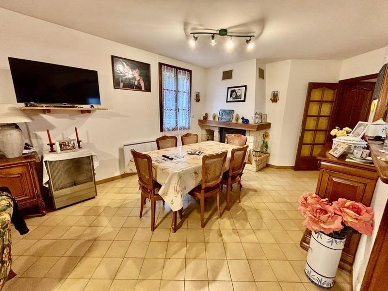 Maison - 204 m² - 8 pièces