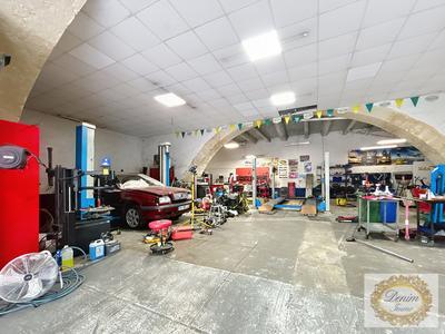 Local d'activités - 275 m²