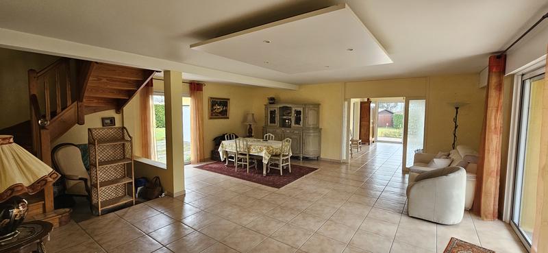 Maison - 210 m² - 10 pièces