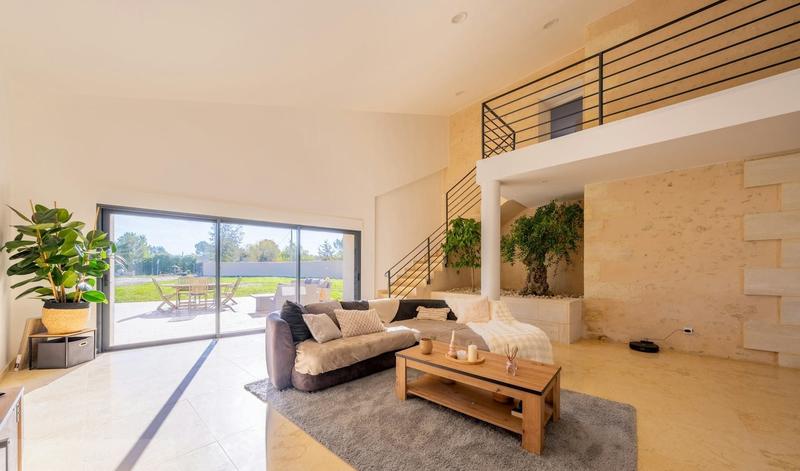 Maison - 260 m² - 6 pièces