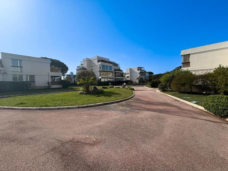 Appartement - 80 m² - 3 pièces