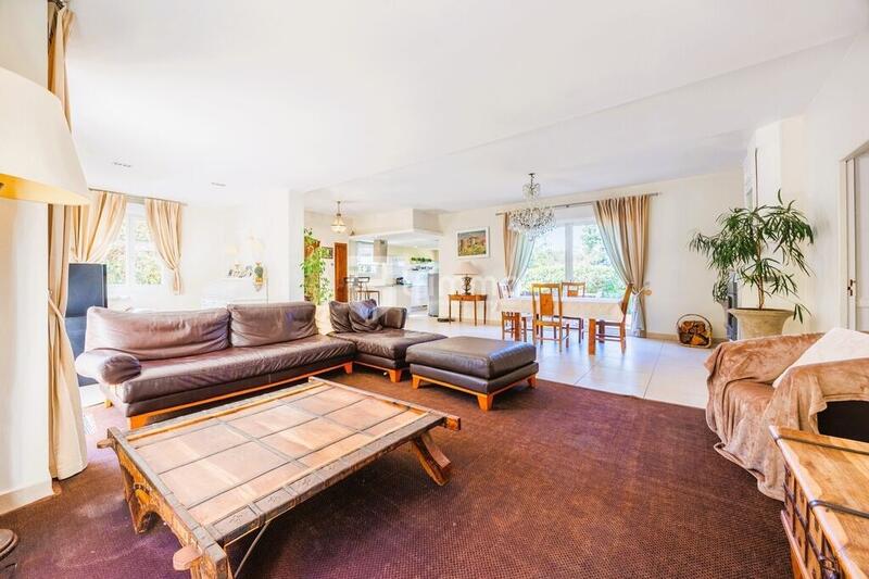 Propriété - 200 m² - 5 pièces