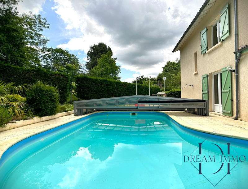 Maison traditionnelle - 143 m² - 5 pièces