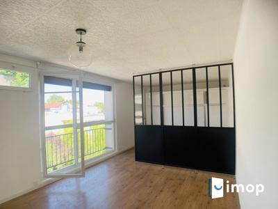 Studio - 40 m² - 2 pièces