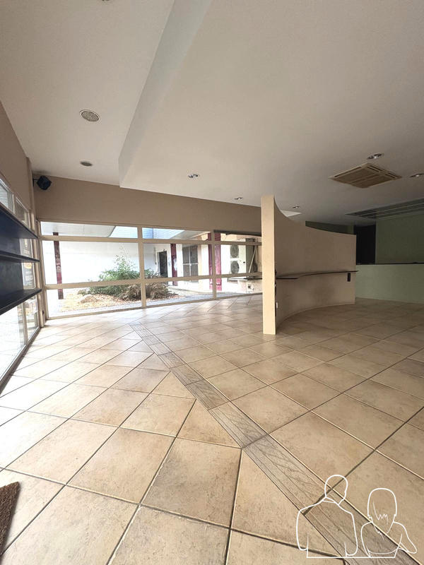 Local commercial - 90 m² - 3 pièces