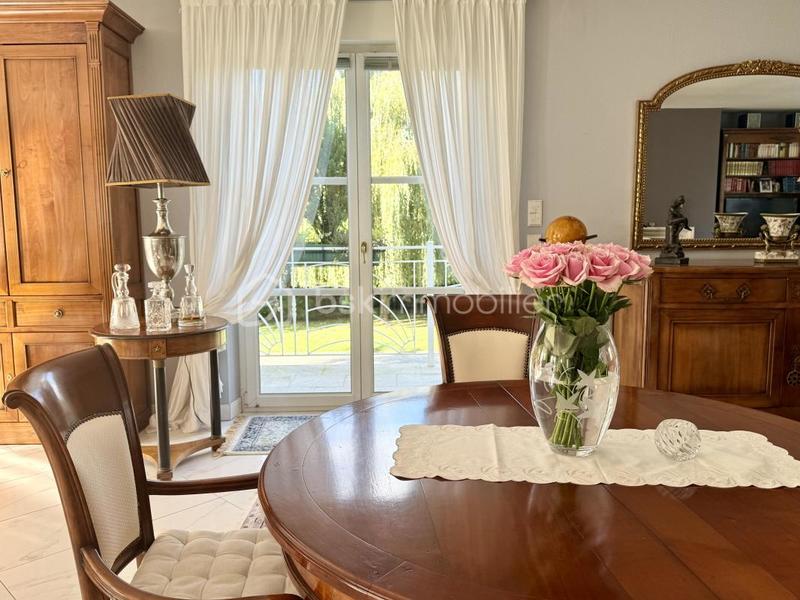 Propriété - 353 m² - 10 pièces