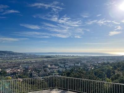 Maison - 307 m² - 7 pièces