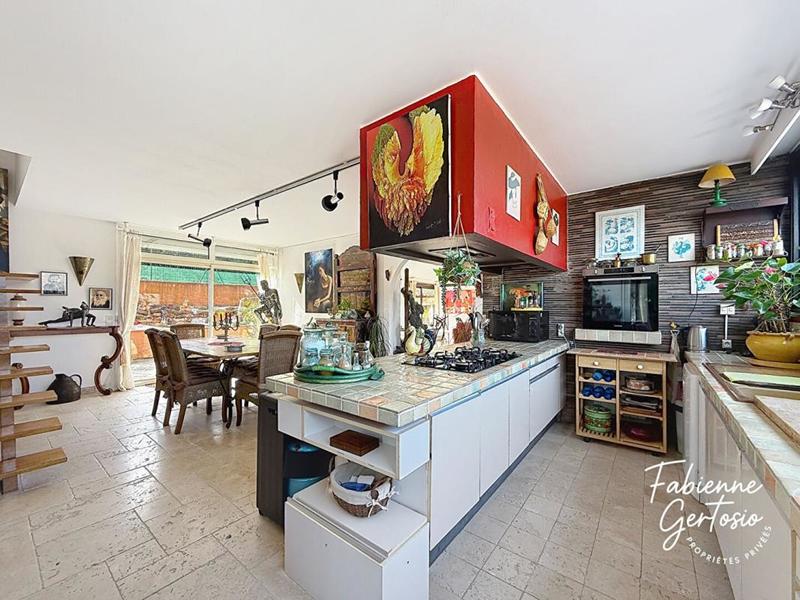 Maison - 204 m² - 5 pièces