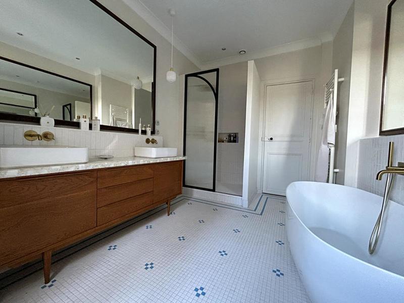 Demeure - 310 m² - 8 pièces