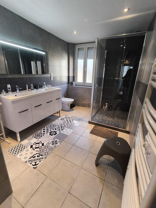 Maison - 160 m² - 5 pièces