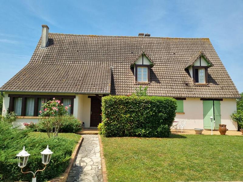 Maison - 270 m² - 10 pièces