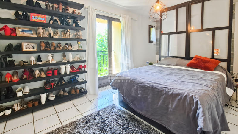 Maison - 385 m² - 12 pièces