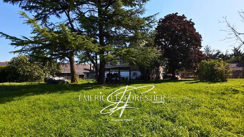 Maison - 240 m² - 10 pièces