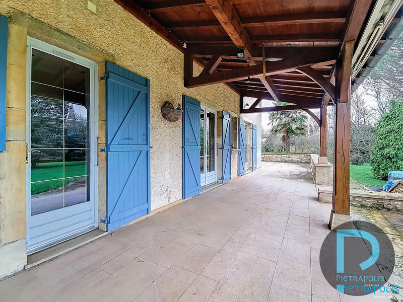 Maison - 280 m² - 9 pièces