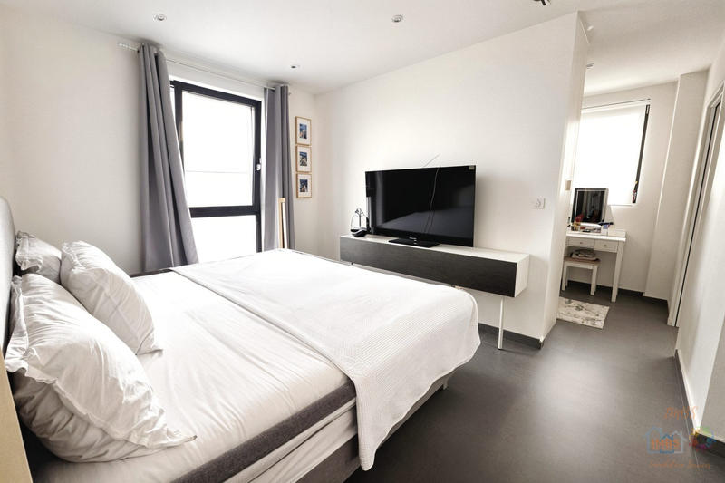 Maison contemporaine - 210 m² - 7 pièces