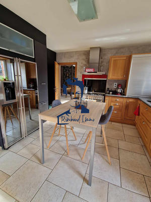 Maison - 377 m² - 12 pièces