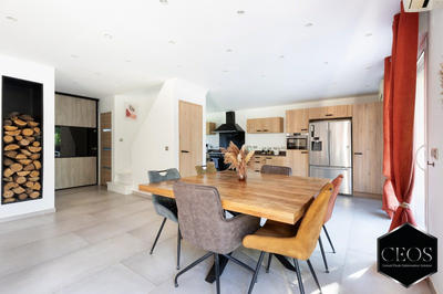 Maison - 280 m² - 8 pièces